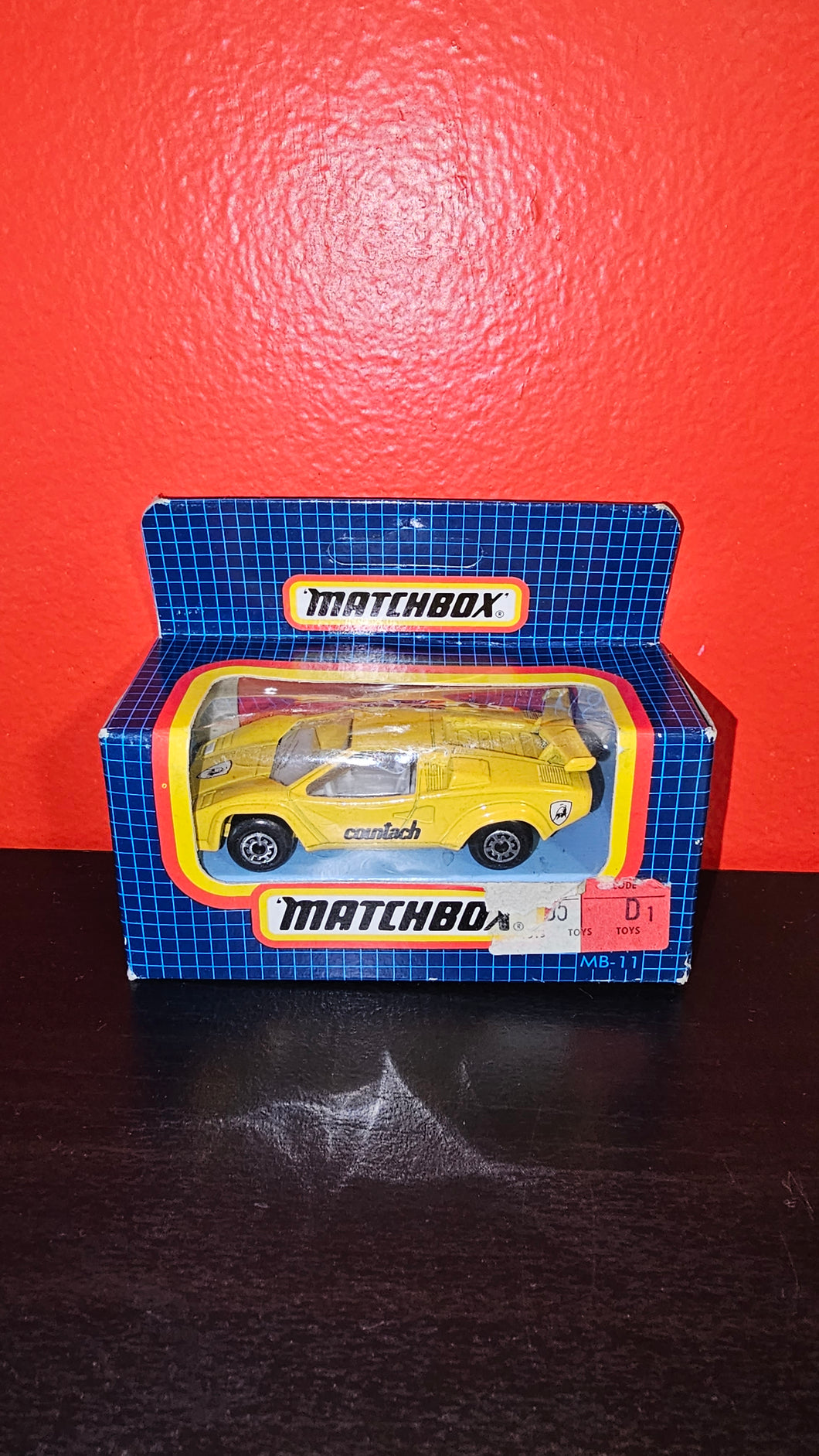 Matchbox Lamborghini Countach Yellow Original Box