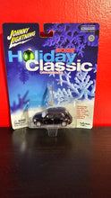 Load image into Gallery viewer, Johnny Lightning 2002 Hoiliday Classic Ornaments &#39;01 Chrysler PT Cruiser
